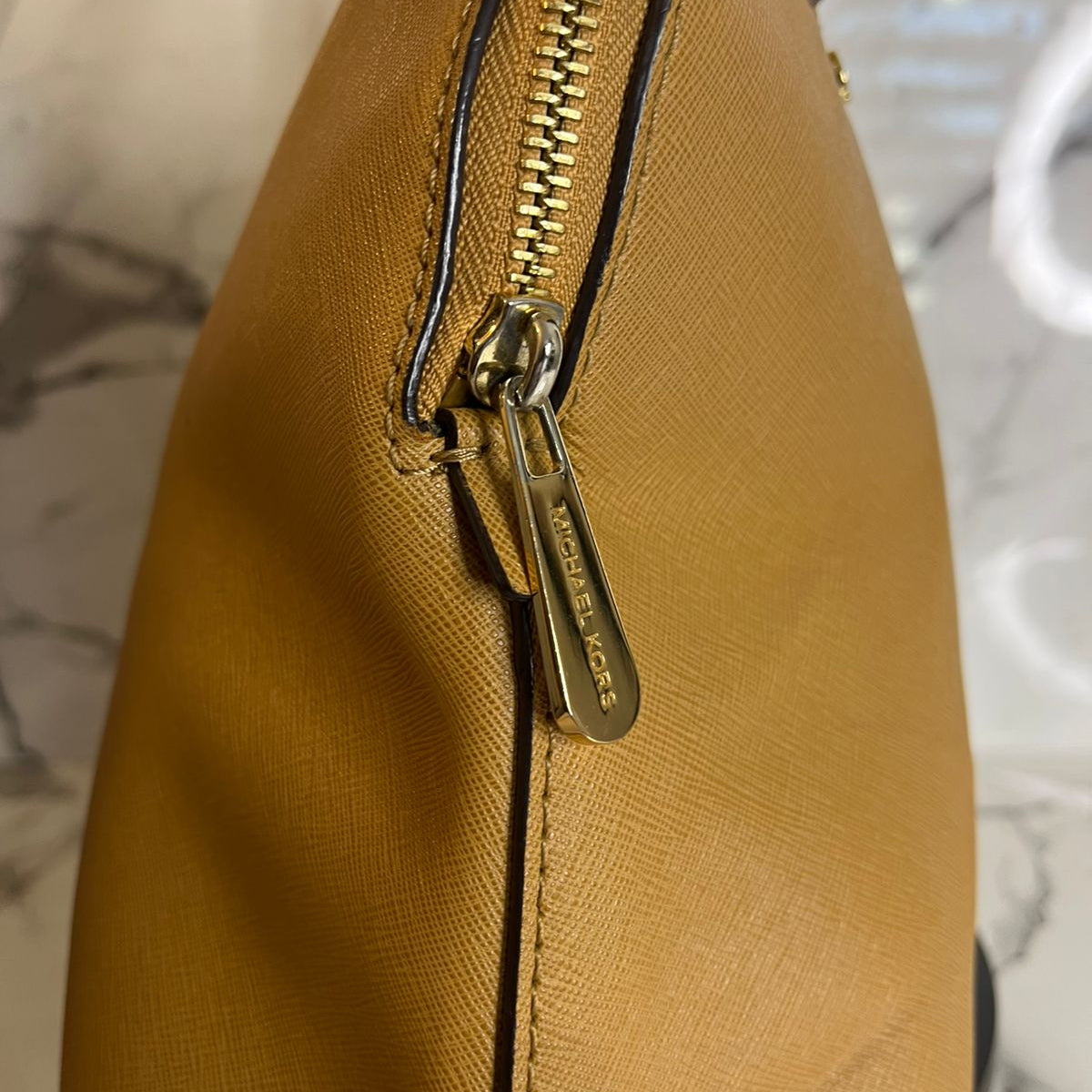 Cartera Michael Kors Saffiano Mostaza