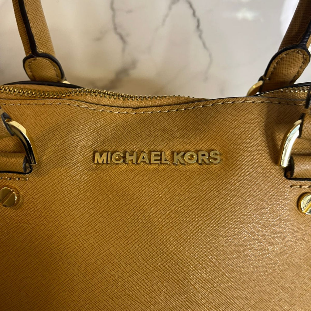 Cartera Michael Kors Saffiano Mostaza