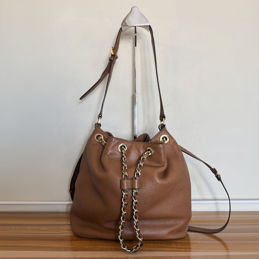 Cartera Michael Kors Bucket Camel